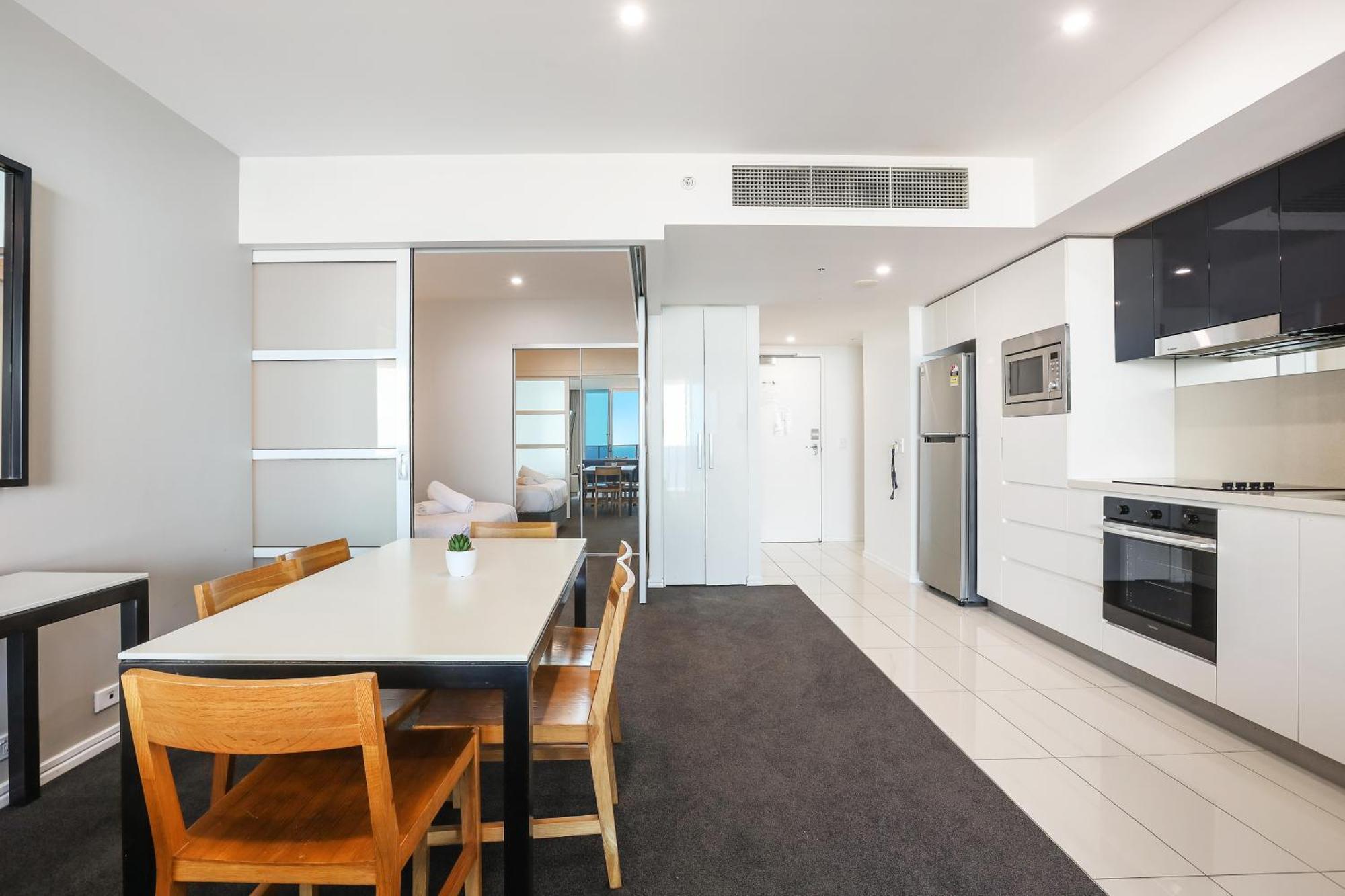 Number 1 H Residences - Wifi, Parking & More By Gold Coast Holidays Dış mekan fotoğraf